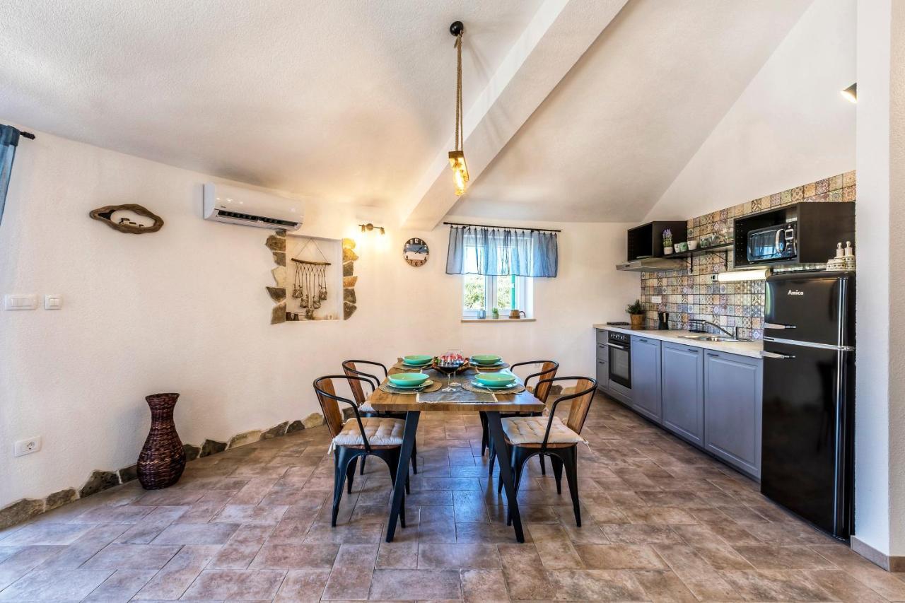 Island Getaway - Heritage House Mirca  Ngoại thất bức ảnh